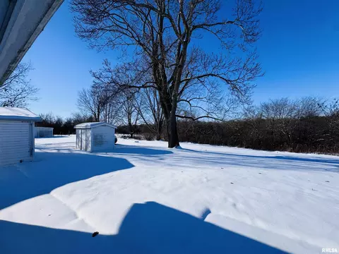 Exterior - 10810 E 1000th St, Macomb, IL 61455 photo 8 of 9