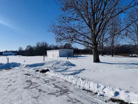 Exterior - 10810 E 1000th St, Macomb, IL 61455 photo 5 of 9