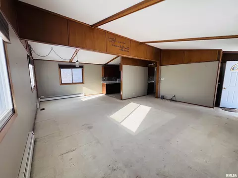 Living - 10810 E 1000th St, Macomb, IL 61455 photo 2 of 5