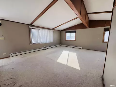 Living - 10810 E 1000th St, Macomb, IL 61455 photo 4 of 5
