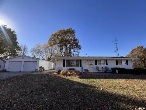 Exterior - 10810 E 1000th St, Macomb, IL 61455 photo 2 of 9
