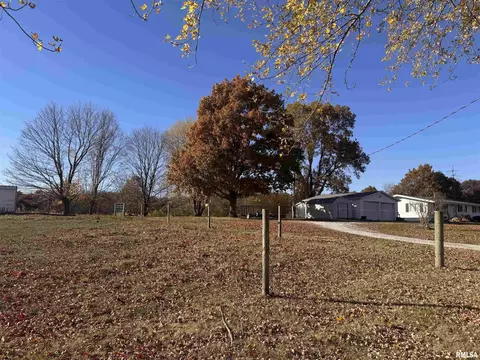 Exterior - 10810 E 1000th St, Macomb, IL 61455 photo 4 of 9