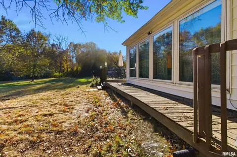 Exterior - 21 Armstrong Ct, Macomb, IL 61455 photo 5 of 15