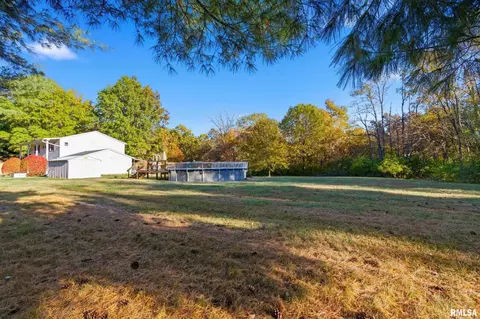 Exterior - 21 Armstrong Ct, Macomb, IL 61455 photo 12 of 15