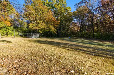 Exterior - 21 Armstrong Ct, Macomb, IL 61455 photo 13 of 15
