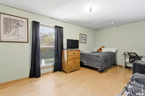 Bedroom - 21 Armstrong Ct, Macomb, IL 61455 photo 5 of 7