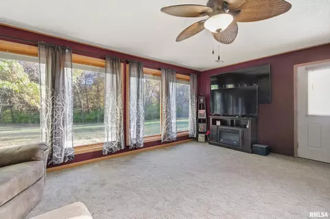 Living - 21 Armstrong Ct, Macomb, IL 61455 photo 2 of 2
