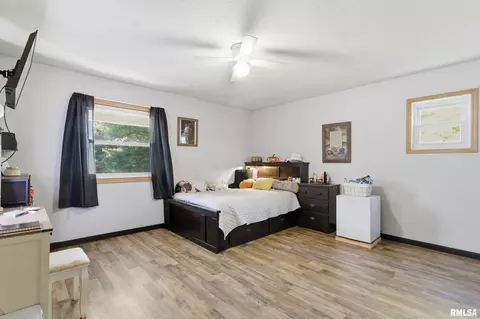 Bedroom - 21 Armstrong Ct, Macomb, IL 61455 photo 2 of 7