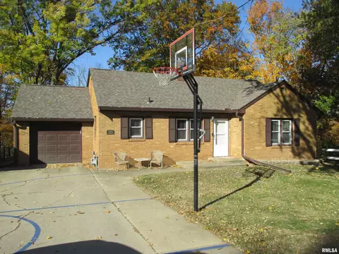 129 E Autumn Ln, East Peoria, IL 61611