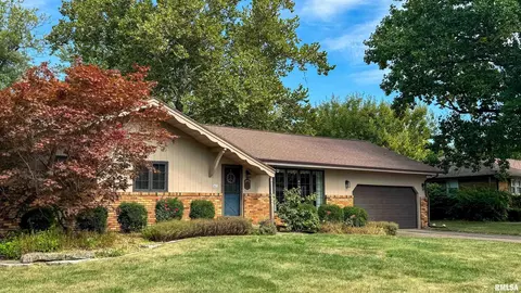 803 W Broadmoor St, Peoria, IL 61614