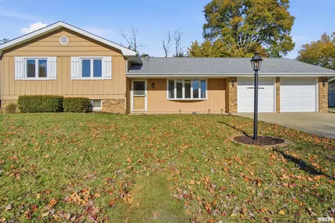5805 W Sioux Trl, Peoria, IL 61607