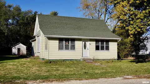 202 S 1st St, Easton, IL 62633