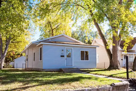 1014 S 3rd St, Pekin, IL 61554