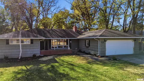 3126 E Cedar Hills Dr, Chillicothe, IL 61523