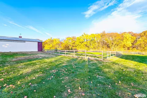 Exterior - 8810 S Mapleton Rd, Mapleton, IL 61547 photo 6 of 11