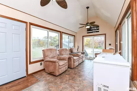 Entry Way - 8810 S Mapleton Rd, Mapleton, IL 61547 photo 1 of 6