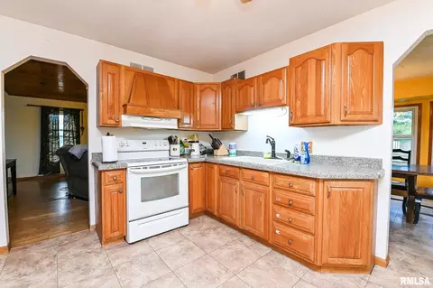 Kitchen - 8810 S Mapleton Rd, Mapleton, IL 61547 photo 1 of 3