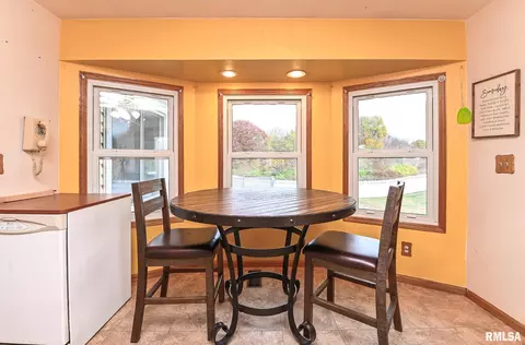 Dining - 8810 S Mapleton Rd, Mapleton, IL 61547 photo 6 of 6