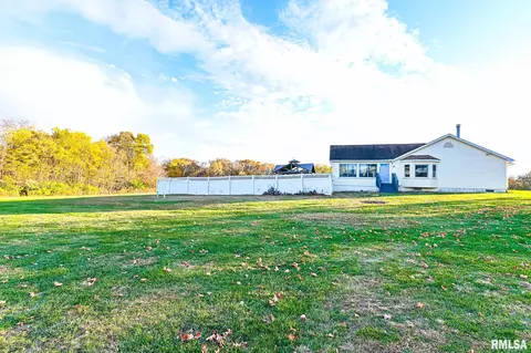 Exterior - 8810 S Mapleton Rd, Mapleton, IL 61547 photo 5 of 11