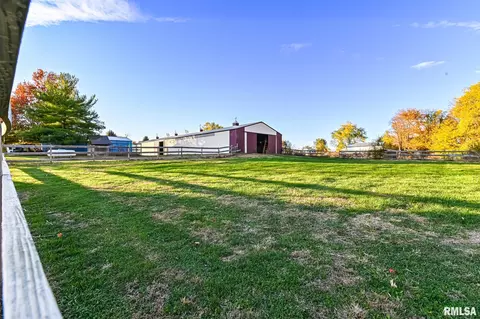 Exterior - 8810 S Mapleton Rd, Mapleton, IL 61547 photo 8 of 11