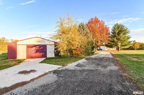 Exterior - 8810 S Mapleton Rd, Mapleton, IL 61547 photo 3 of 11