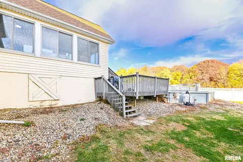 Exterior - 8810 S Mapleton Rd, Mapleton, IL 61547 photo 9 of 11