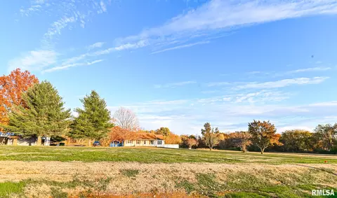 Exterior - 8810 S Mapleton Rd, Mapleton, IL 61547 photo 1 of 11