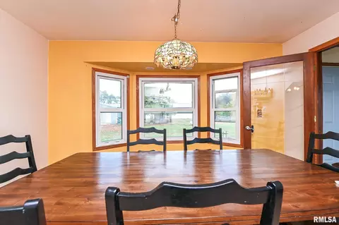 Dining - 8810 S Mapleton Rd, Mapleton, IL 61547 photo 5 of 6
