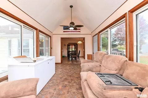 Entry Way - 8810 S Mapleton Rd, Mapleton, IL 61547 photo 3 of 6