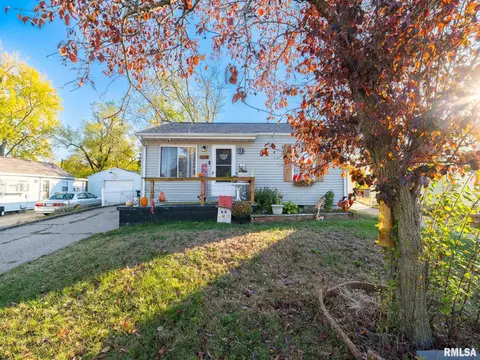 1512 Henry St, Pekin, IL 61554