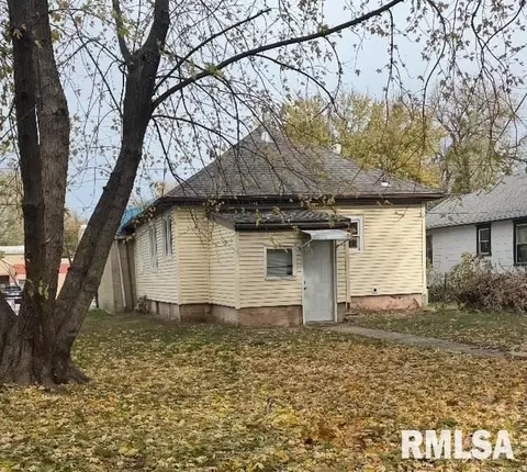 250 Derby St, Pekin, IL 61554 photo 2