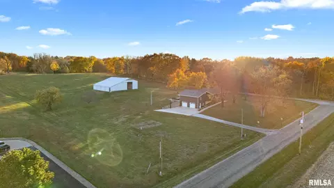 15945 Gresham Rd, Mackinaw, IL 61755