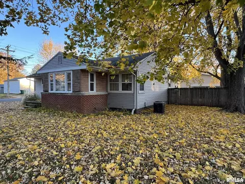 101 Barsi Blvd, Macomb, IL 61455 photo 2