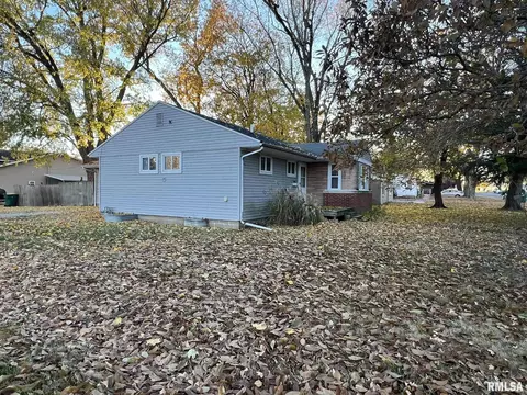 101 Barsi Blvd, Macomb, IL 61455 photo 3