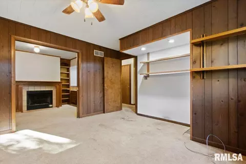 Living - 678 Banta Rd, Lowpoint, IL 61545 photo 4 of 4