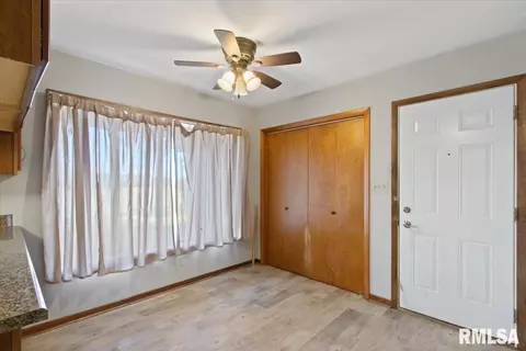 Entry Way - 678 Banta Rd, Lowpoint, IL 61545 photo 4 of 4