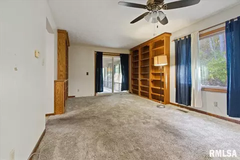 Living - 678 Banta Rd, Lowpoint, IL 61545 photo 3 of 4