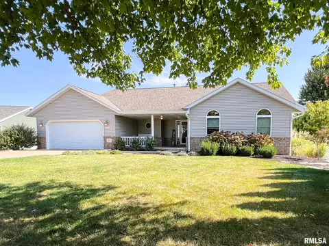 2209 Elisa Ct, Eureka, IL 61530