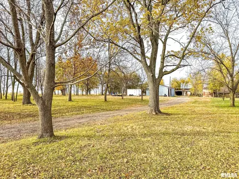 16881 Crum Rd, Virginia, IL 62691