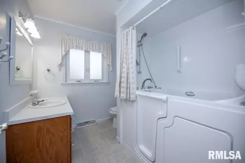 2447 Centennial Dr, Washington, IL 61571 photo 11