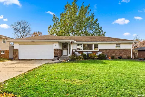 6909 N Patricia Ln, Peoria, IL 61614