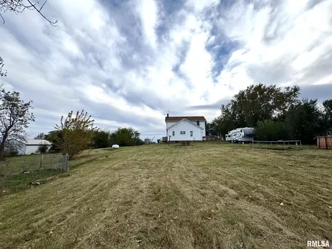Exterior - 1392 54th Ave, Avon, IL 61415 photo 6 of 7
