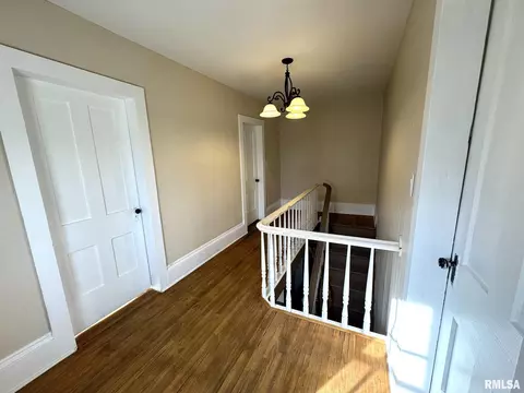 Entry Way - 1392 54th Ave, Avon, IL 61415 photo 3 of 6