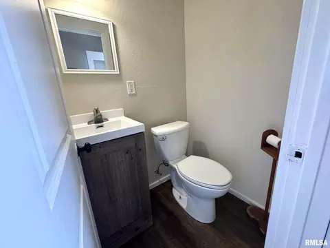 Bath - 1392 54th Ave, Avon, IL 61415 photo 3 of 3