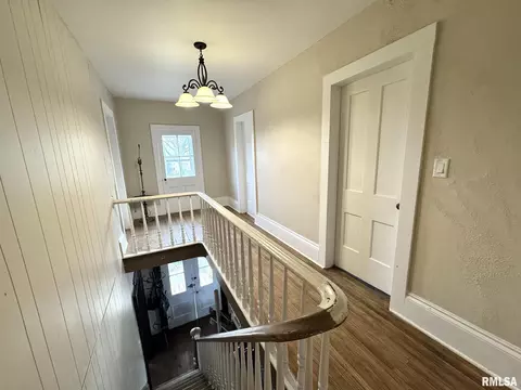 Entry Way - 1392 54th Ave, Avon, IL 61415 photo 2 of 6