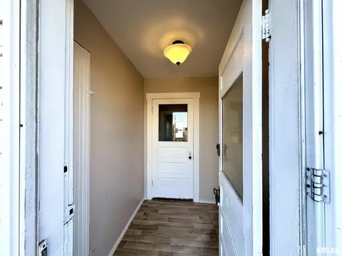 Entry Way - 1392 54th Ave, Avon, IL 61415 photo 6 of 6