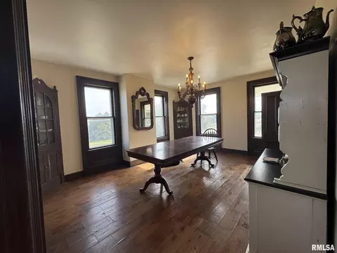 Dining - 1392 54th Ave, Avon, IL 61415 photo 2 of 2