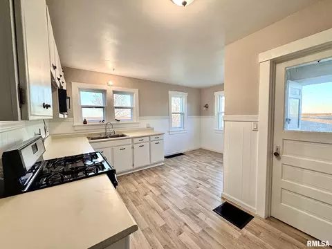 Kitchen - 1392 54th Ave, Avon, IL 61415 photo 4 of 4