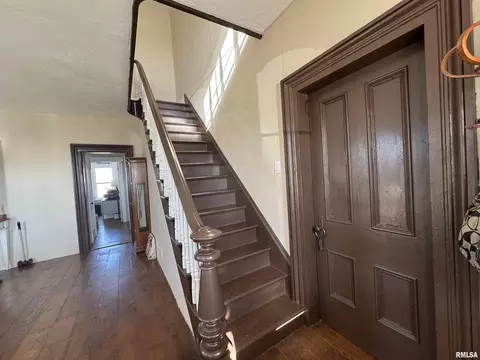 Entry Way - 1392 54th Ave, Avon, IL 61415 photo 1 of 6