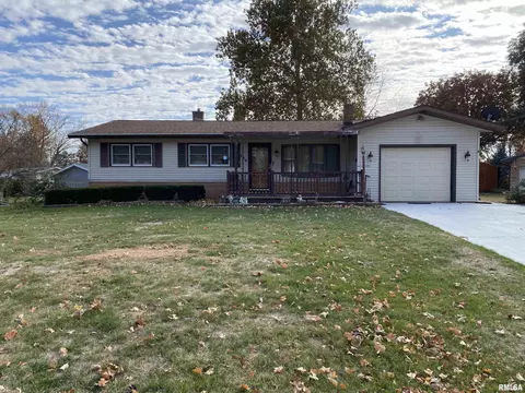 166 Park Plaza Dr, Canton, IL 61520